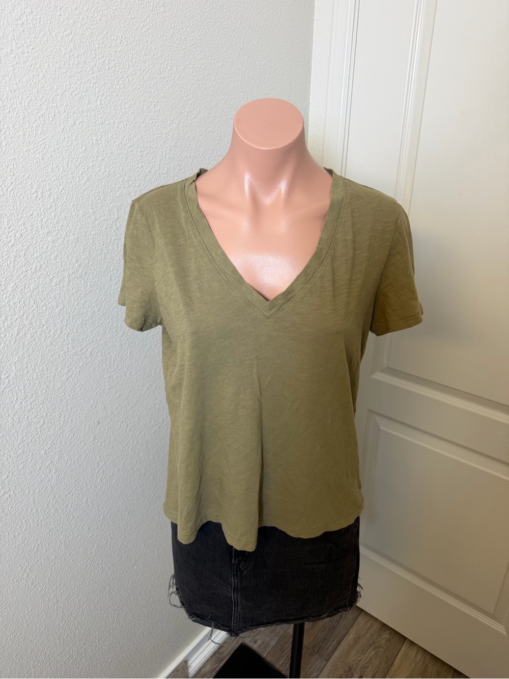 Madewell Olive Green V-Neck Short Sleeve Tee